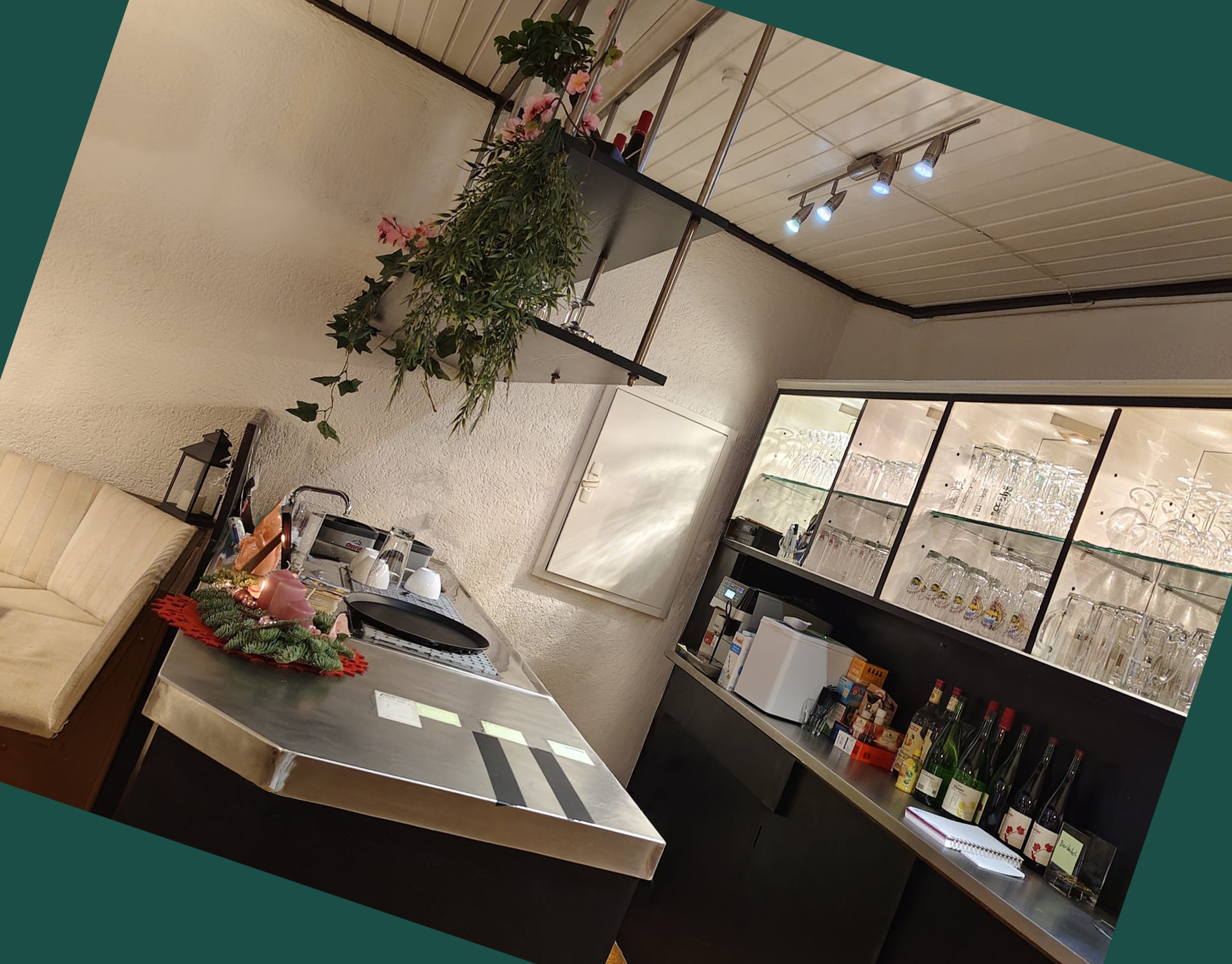 Barbereich mit warmem Licht